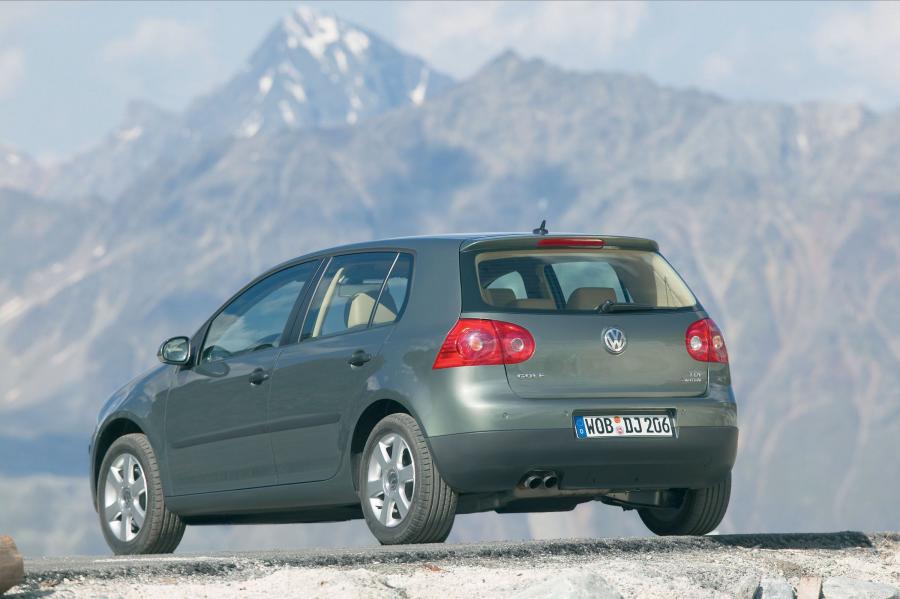  Volkswagen Golf 2004 года  (фото 90 из 170)